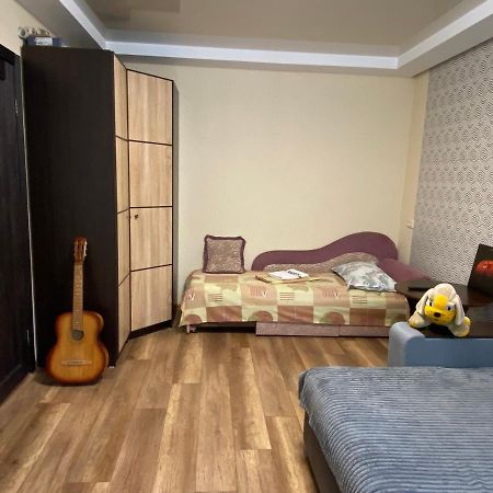 Apartment 30 M2 On Sergei Esenin 11 Harkov Kültér fotó