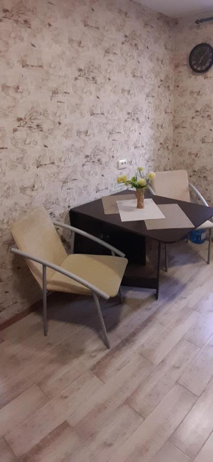 Apartment 30 M2 On Sergei Esenin 11 Harkov Kültér fotó