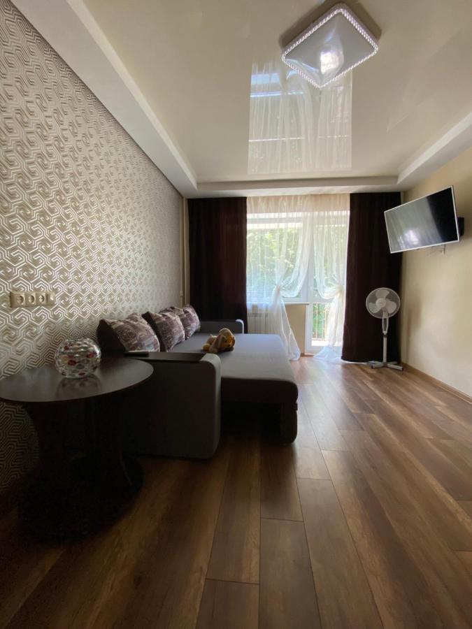 Apartment 30 M2 On Sergei Esenin 11 Harkov Kültér fotó