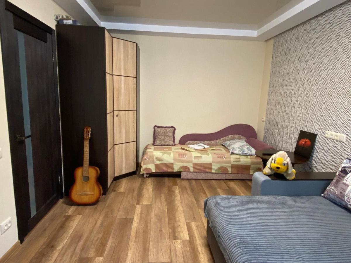 Apartment 30 M2 On Sergei Esenin 11 Harkov Kültér fotó