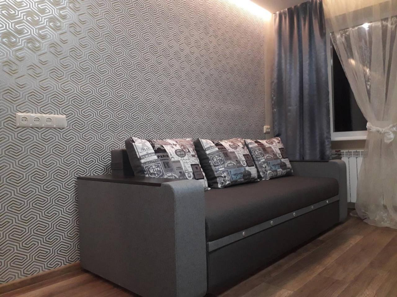 Apartment 30 M2 On Sergei Esenin 11 Harkov Kültér fotó