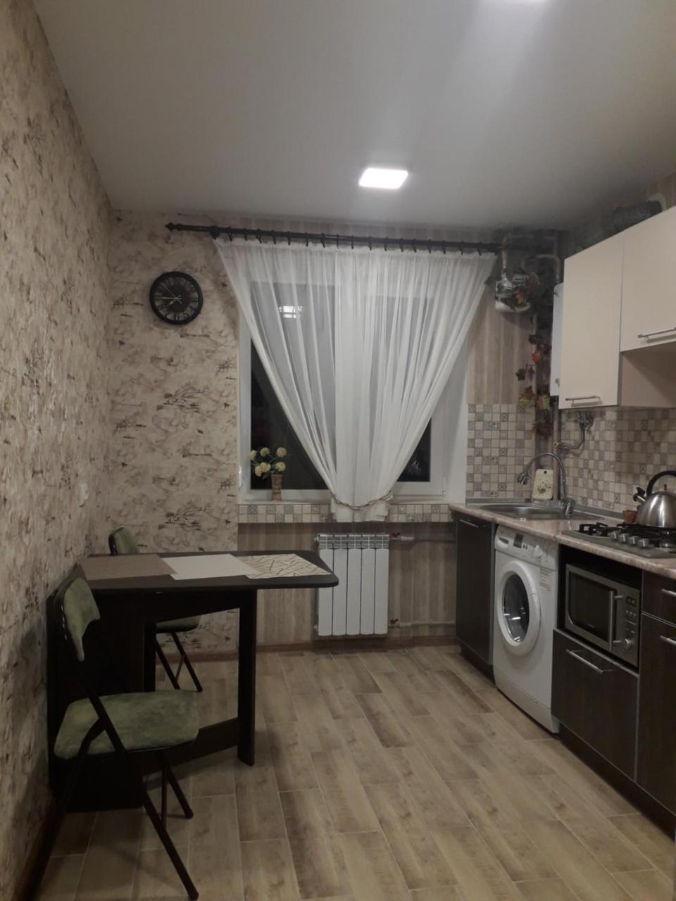 Apartment 30 M2 On Sergei Esenin 11 Harkov Kültér fotó
