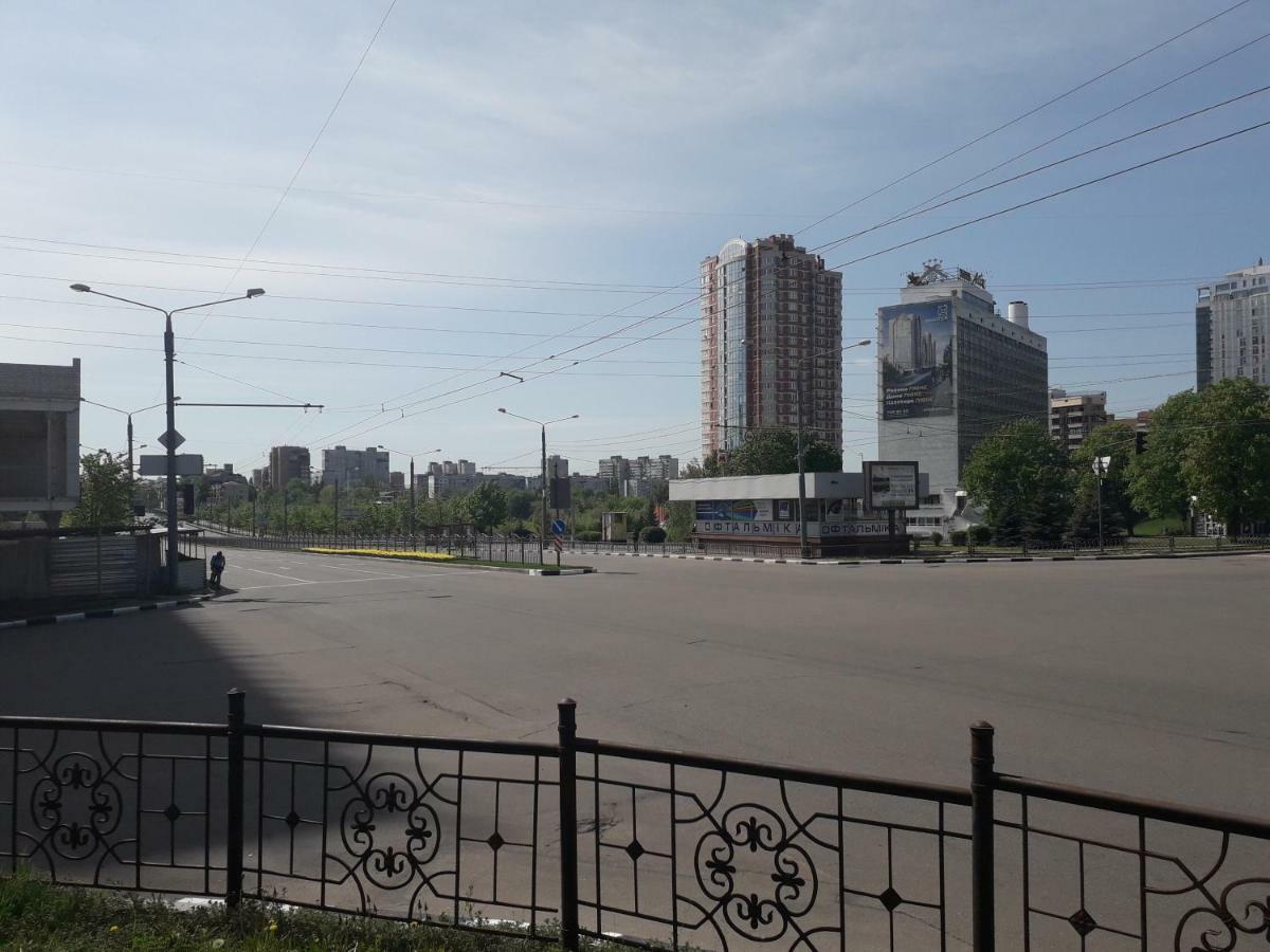 Apartment 30 M2 On Sergei Esenin 11 Harkov Kültér fotó