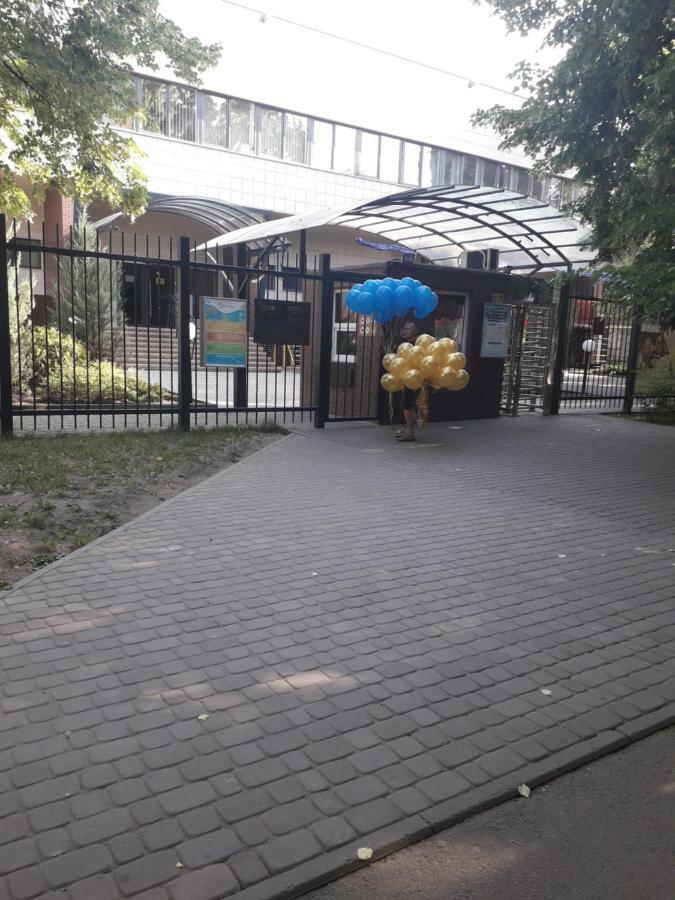 Apartment 30 M2 On Sergei Esenin 11 Harkov Kültér fotó