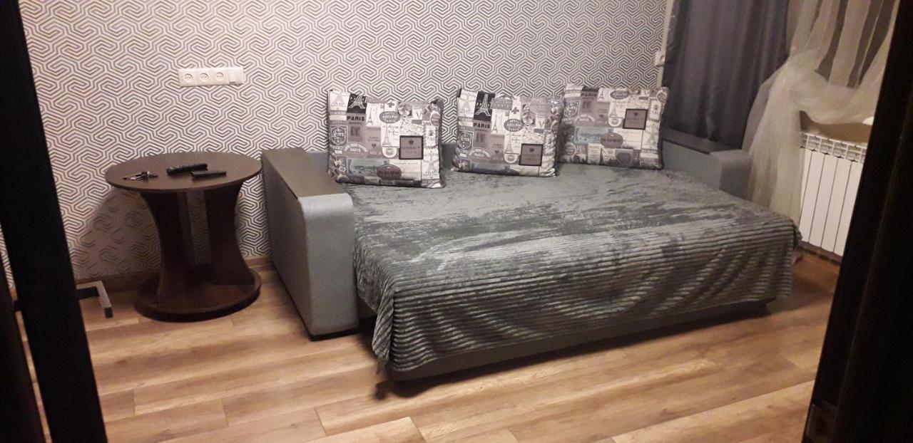 Apartment 30 M2 On Sergei Esenin 11 Harkov Kültér fotó
