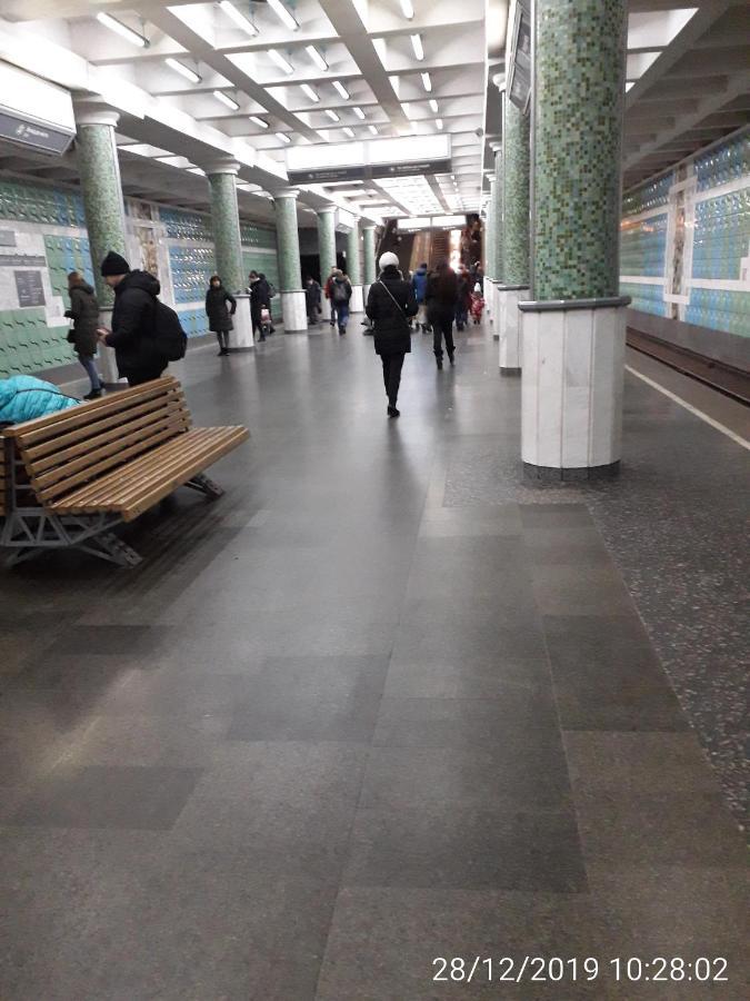 Apartment 30 M2 On Sergei Esenin 11 Harkov Kültér fotó